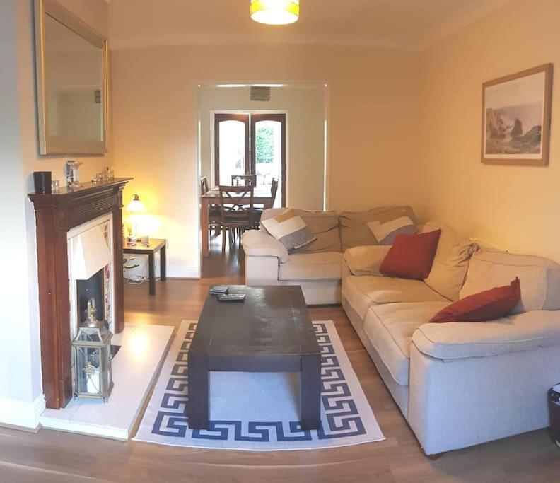 3 Bedroom 3 Bathroom House, Dublin Lucan Exterior photo