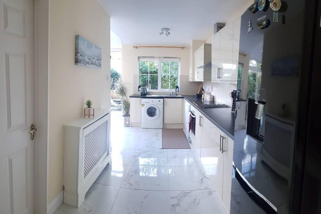 3 Bedroom 3 Bathroom House, Dublin Lucan Exterior photo
